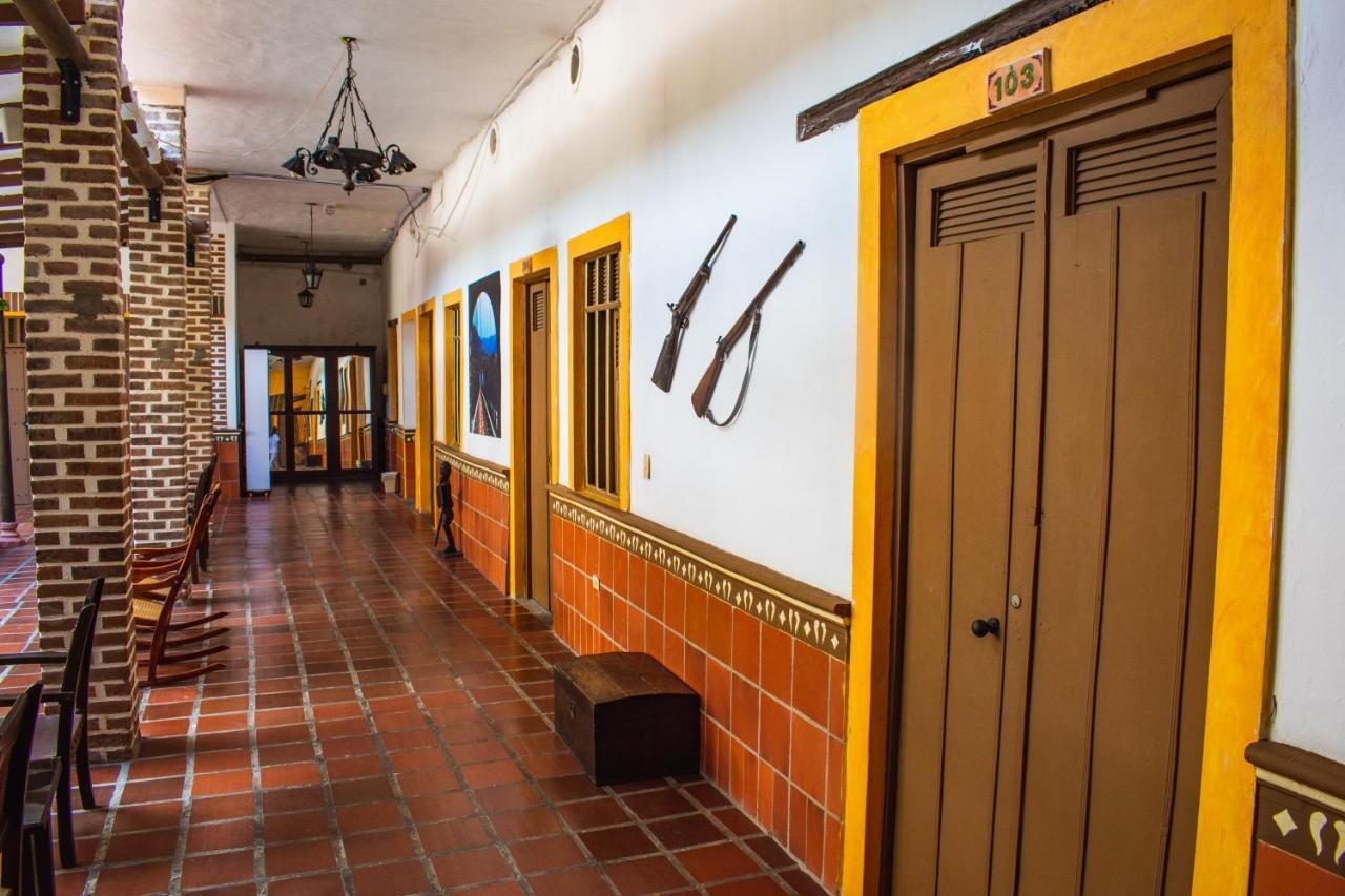Hotel Caseron Del Parque サンタ・フェ・デ・アンティオキア エクステリア 写真