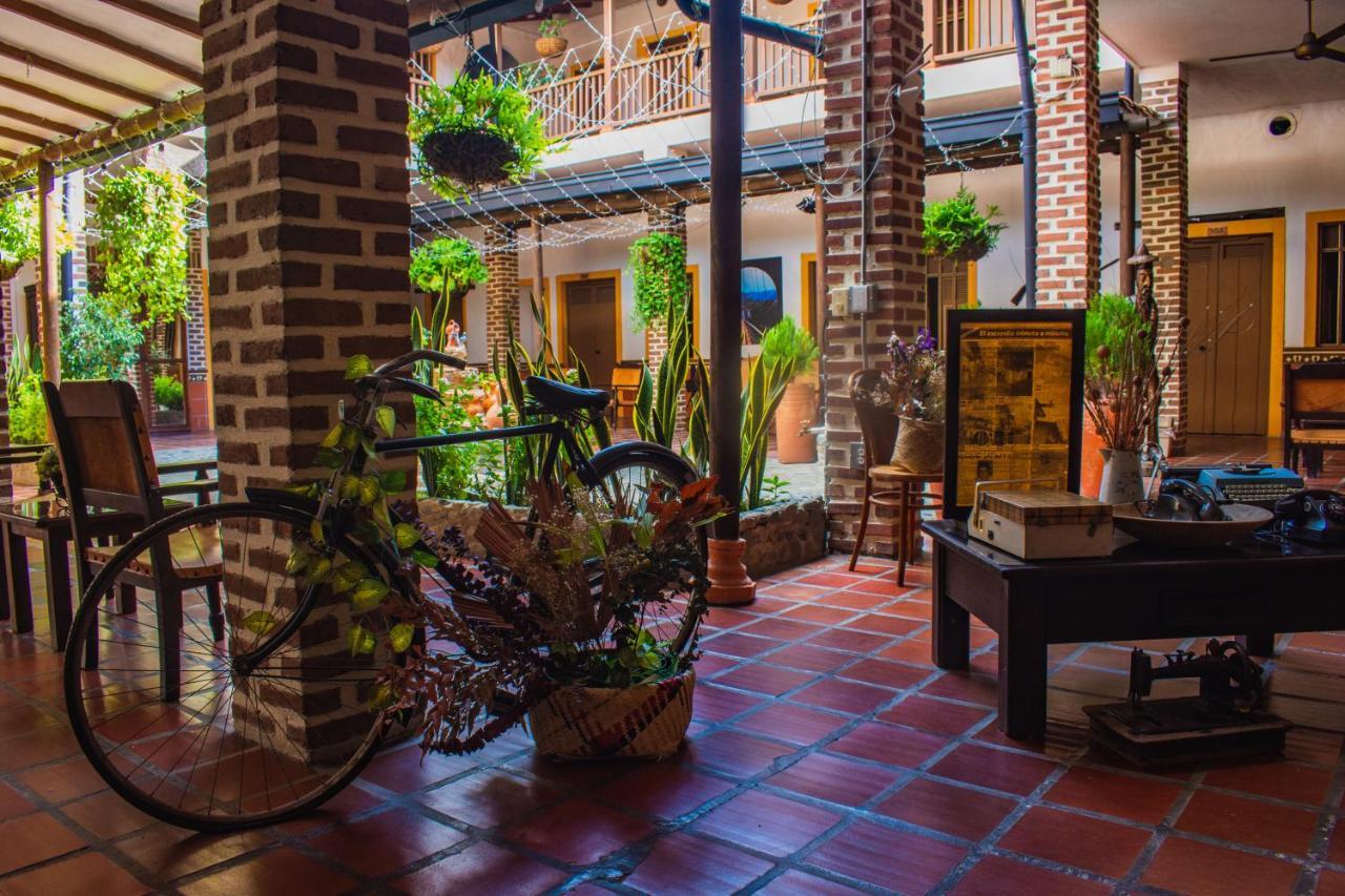 Hotel Caseron Del Parque サンタ・フェ・デ・アンティオキア エクステリア 写真