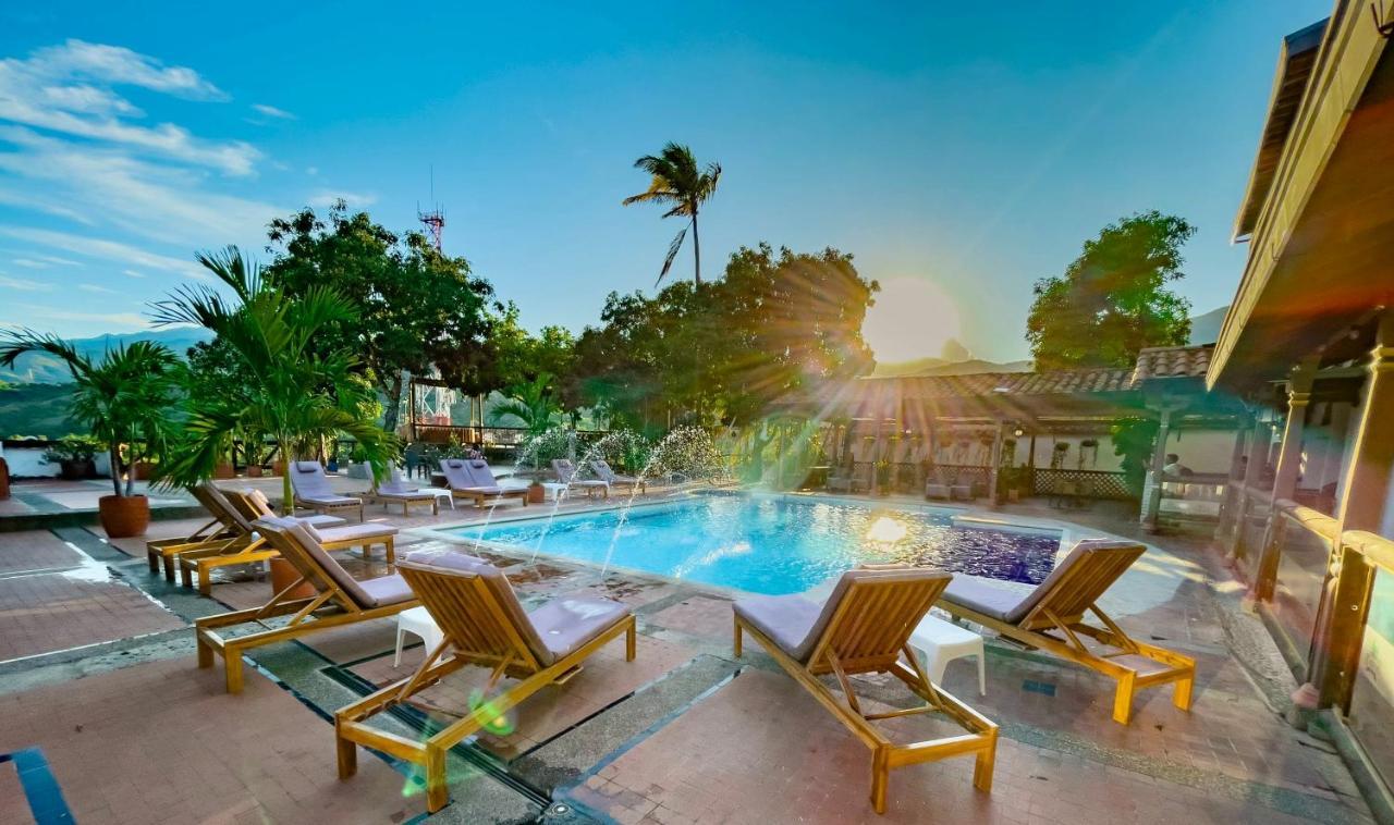 Hotel Caseron Del Parque サンタ・フェ・デ・アンティオキア エクステリア 写真