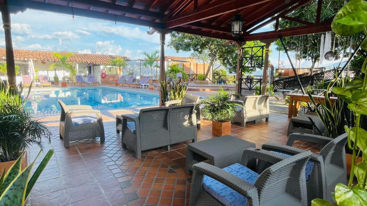 Hotel Caseron Del Parque サンタ・フェ・デ・アンティオキア エクステリア 写真