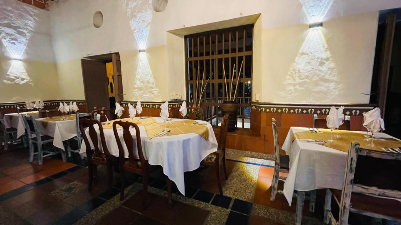 Hotel Caseron Del Parque サンタ・フェ・デ・アンティオキア エクステリア 写真