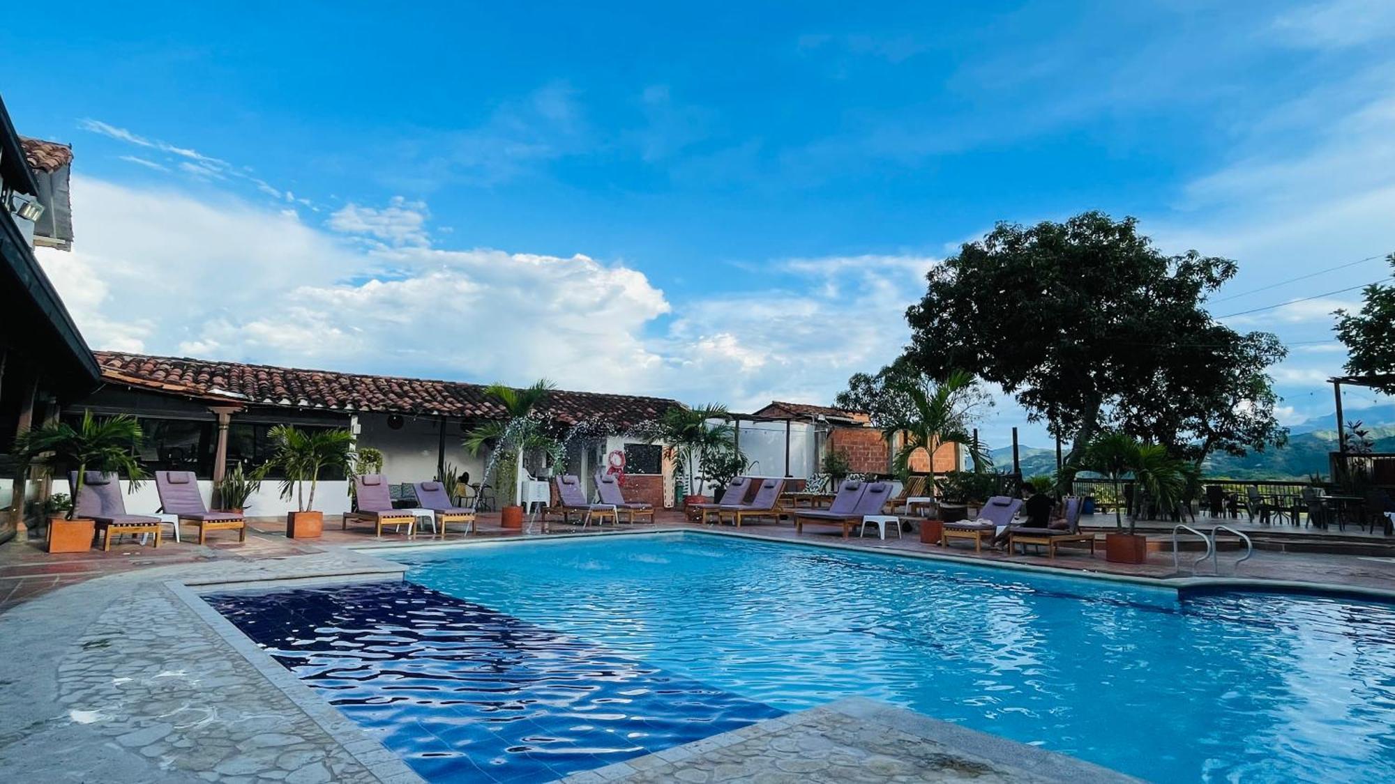 Hotel Caseron Del Parque サンタ・フェ・デ・アンティオキア エクステリア 写真